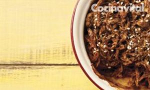 02_nopales_con_chorizo_y_mole_con_pollo-620x374